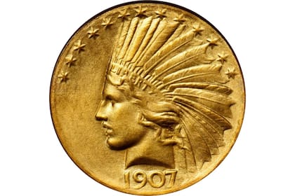 La moneda fue acuñada con un fino borde en 1907 y presenta la imagen de un habitante nativo con 13 estrellas