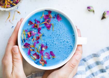 La moon milk es una bebida que se compone de diversos ingredientes relajantes y que inducen el sueño (lairdsuperfood.com)