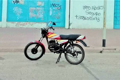 La moto con la que recorrió los 374 kilómetros