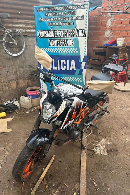 La moto secuestrada por la policía bonaerense y que habría sido utilizada por los delincuentes