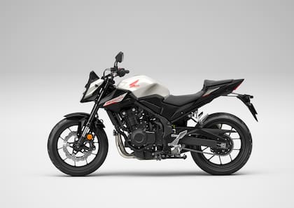 La moto tiene un peso en orden de marcha de 188 kg