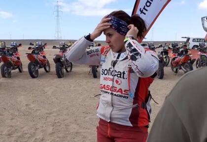 La motociclista española Laila Sanz, presente en el Dakar