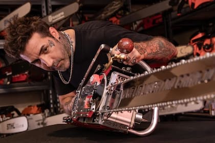 La motosierra de Tute Di Tella para Elon Musk