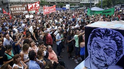La movilización por los despidos, frente al Centro Cultural Kirchner
