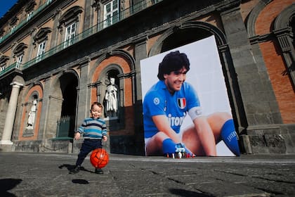 Andrea Cangiano, 16 meses, en Npoles, donde la pasin por Diego se hereda. AP/ALESSANDRA TARANTINO