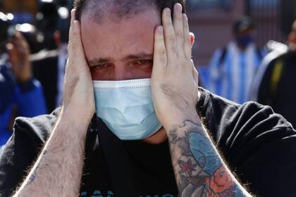 Escenas de profundo dolor y tristeza entre los seguidores del Ídolo