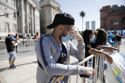 Escenas de profundo dolor y tristeza entre los seguidores del Ídolo