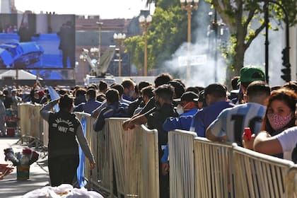 La muerte de Diego Maradona: las conmovedoras imágenes del velatorio