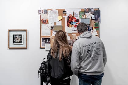 La muestra busca examinar la fascinación contemporánea por el descubrimiento de "la verdad oculta"