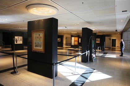 La muestra con una selección de pinturas de la colección del Banco Provincia se puede visitar en la sala Pettoruti del Teatro Argentino, de 16 a 19