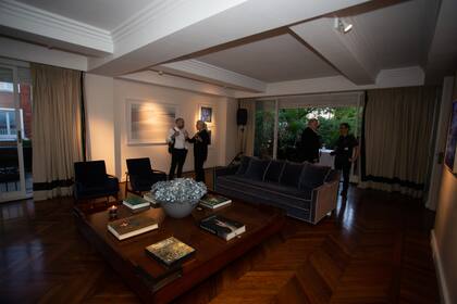 La muestra de arte generó un exclusivo open house en la que fuera la casa de Franco Macri en Barrio Parque. Mientras degustaban de un cocktail -con platos ideados especialmente por la cadena de Hoteles Grand Lux- los invitados pudieron conocer más sobre los artistas.