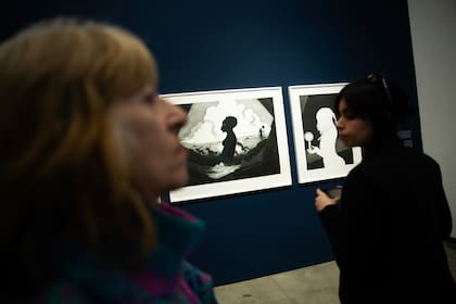 La muestra de Walker incluye también dibujos y videos