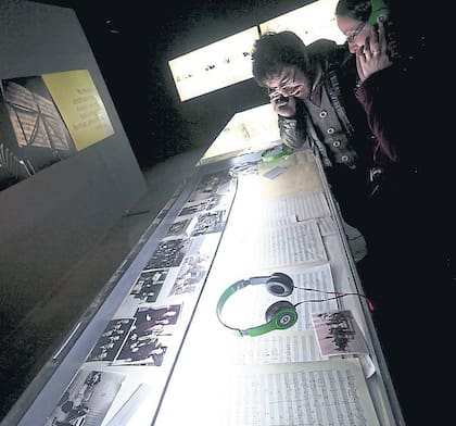 La muestra fue curada por Walter Santoro