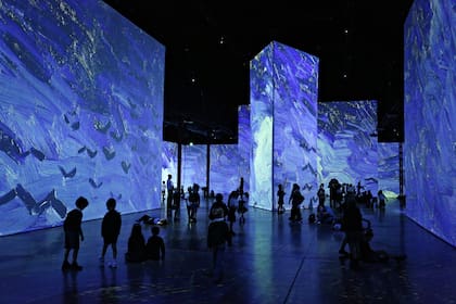 La muestra inmersiva de Van Gogh conquistó incluso al público más joven