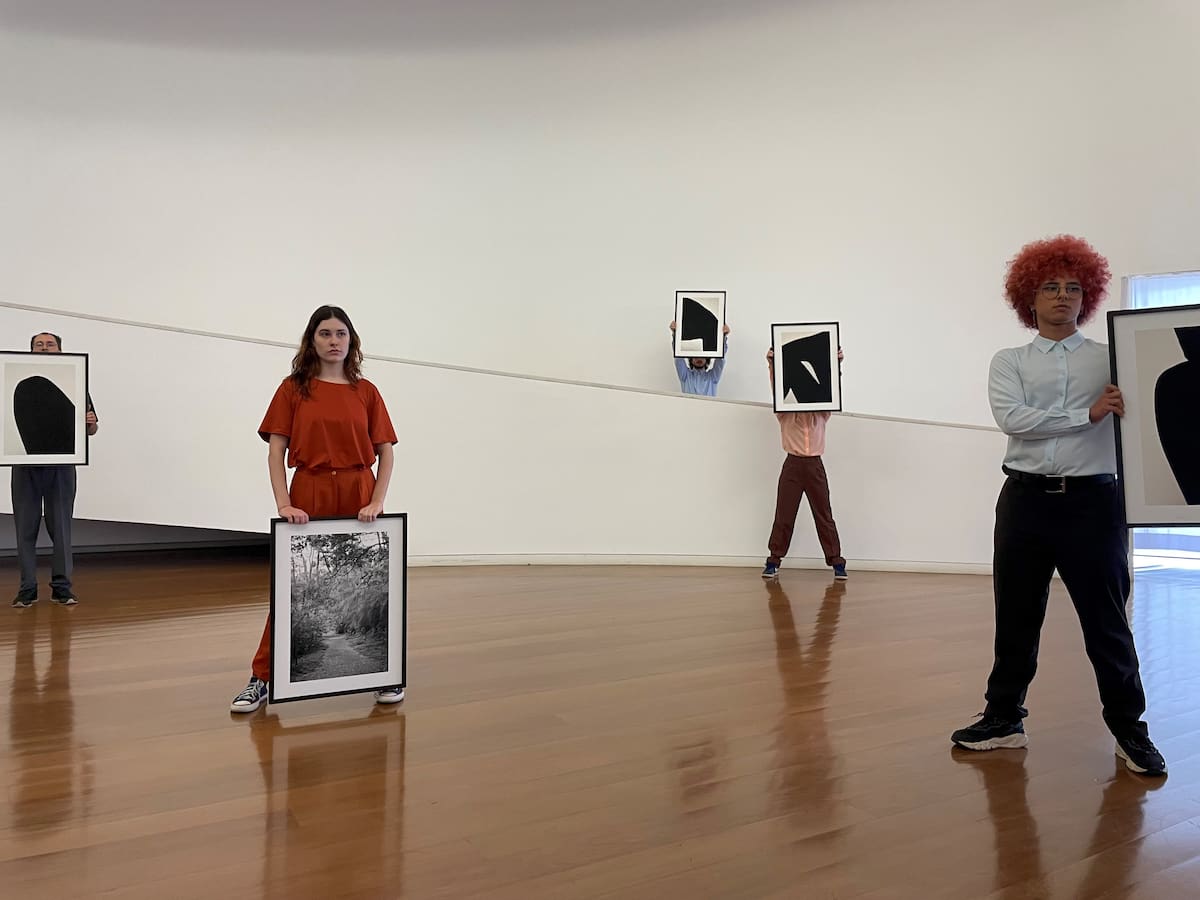 Con un desfile de obras y “pinturas para ser oídas”, Alec Oxenford cierra un capítulo en Brasil