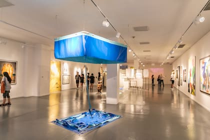 La muestra "Temporada alta" aporta una posible definición de “verano” a través de múltiples disciplinas