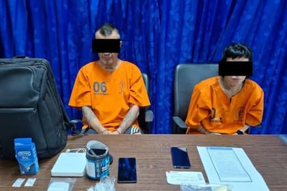 La mujer argentina y el ciudadano británicos detenidos en Bali, Indonesia.