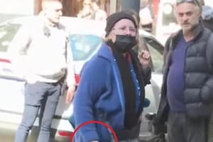 Una mujer amenazó con un cuchillo a los militantes kirchneristas frente a la casa de Cristina