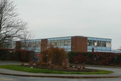 La mujer conoció al joven en el establecimiento escolar (Archivo)