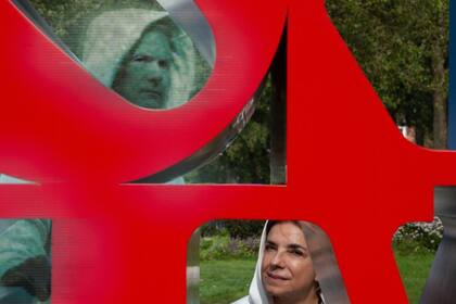 La mujer contraerá matrimonio con un holograma que ella misma creó (Foto Instagram @aliciaframis)