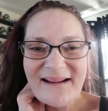 La mujer de 36 años no tiene dientes y se recluyó en su hogar donde es atendida por una de sus hijas.