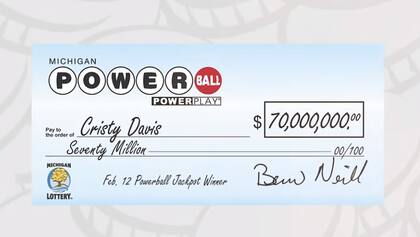 La mujer de Michigan ganó el premio mayor de Powerball en febrero de 2020