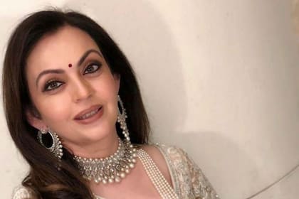 La mujer de Mukesh Amabi nació en una familia de clase media