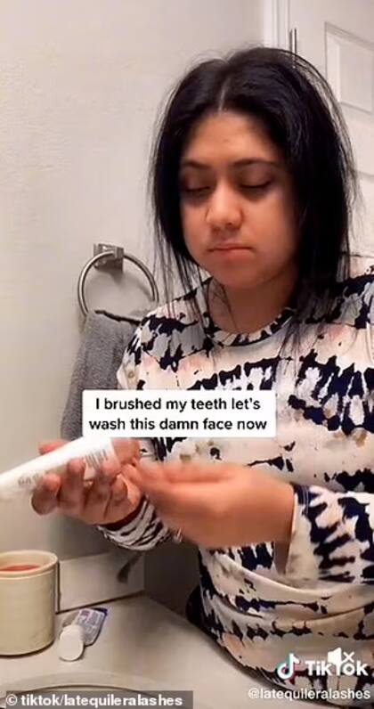 La mujer describió cómo se preparaba para entrar a trabajar (Crédito: TikTok/@latequileralashes)