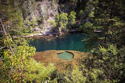 La mujer encontrado a orillas del río Manso estaba siendo buscada por desde la noche anterior