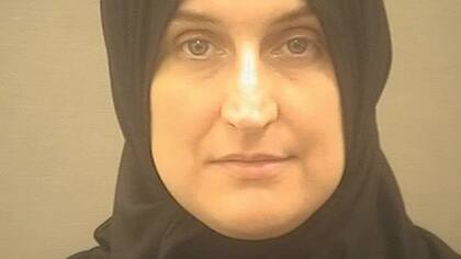 La mujer enfrenta un juicio por terrorismo