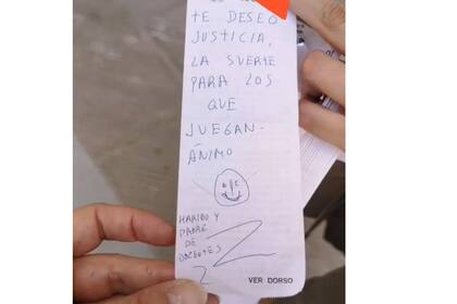 La mujer estacionó mal, dejó un mensaje en el ticket y la perdonaron