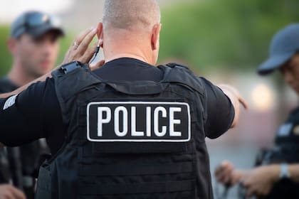 La mujer finalmente fue arrestada y uno de sus hijos consideró que estaba "en el lugar equivocado en el momento equivocado"