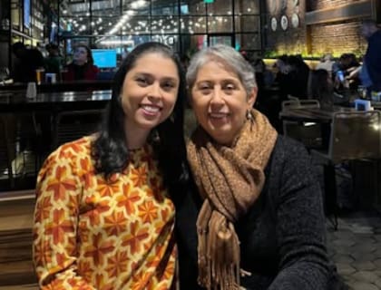 La mujer junto a su hija que está estudiando medicina en Buenos Aires