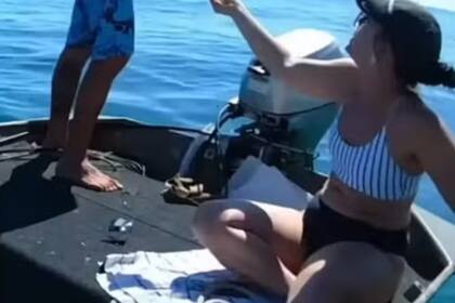 La mujer le insistía para que le dé la contraseña del celular y él se negaba rotundamente