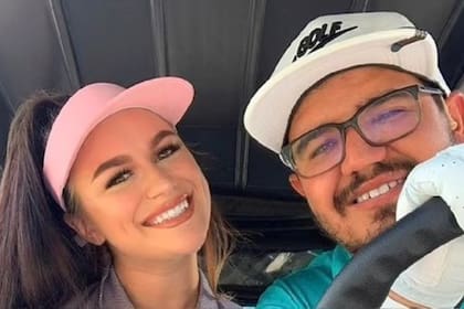 La mujer leyó un mensaje que dejó al descubierto la infidelidad de su esposo (Foto redes sociales Alexandrea Acevedo)