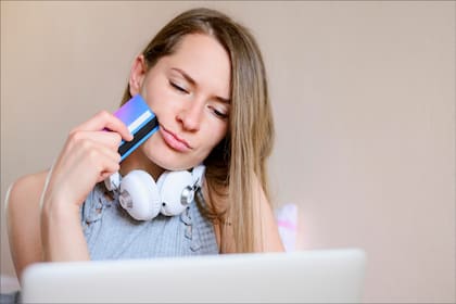 La mujer llamó al banco para denunciar la estafa de US$4000, pero no recibió la respuesta que esperaba