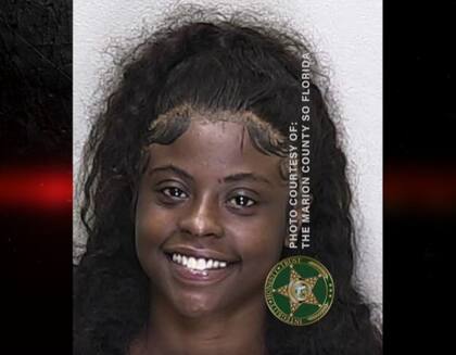 La mujer que arrojó una salchicha y una gaseosa a otra fue detenida
