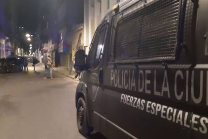 La mujer que efectuó la denuncia tiene 51 años y estaba con su hija de 17 y su hijo de 12