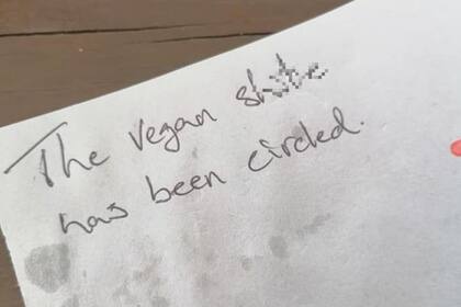 La mujer quedó sorprendida por el contenido ofensivo del mensaje