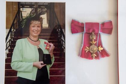 La mujer recibió en el año 20096 la Orden del Imperio Británico por servicios a empresas