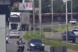 Una mujer manejó seis kilómetros a contramano por la Panamericana y provocó un choque
