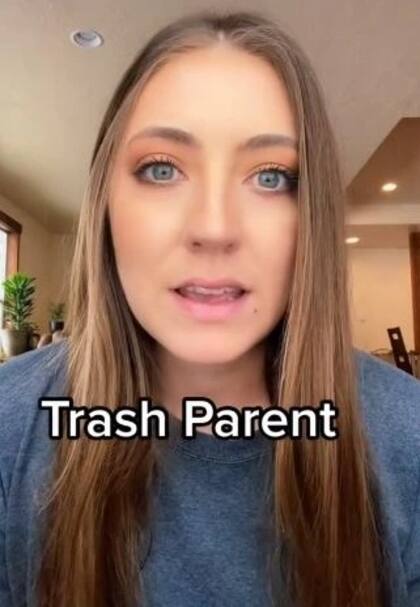 La mujer se definió a sí misma como una "trash parent" (Crédito: TikTok/@menzennial)