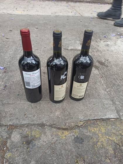 La mujer se había llevado tres botellas de vino de reconocidas marcas