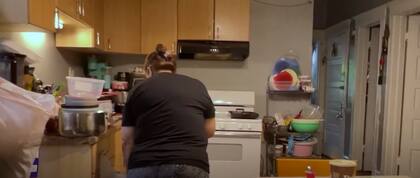 La mujer señaló que sus hijos se encargan de hacer los quehaceres para que ella pueda quedarse en la casa