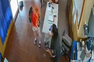 Entró a una comisaría, se prendió fuego y dejó un mensaje estremecedor: “Por mi hijo”