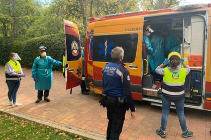 La mujer sufrió traumatismo de cráneo, múltiples fracutras en el pecho y tórax y fracturas expuestas en varios miembros, según informaron las autoridades del servicio de Emergencias de Madrid