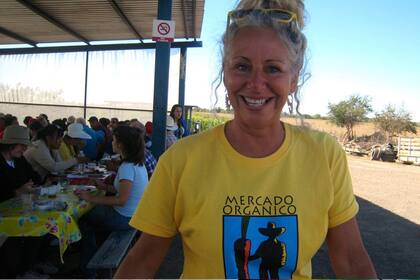 La mujer trabaja en iniciativas sociales de la localidad y como escritora independiente