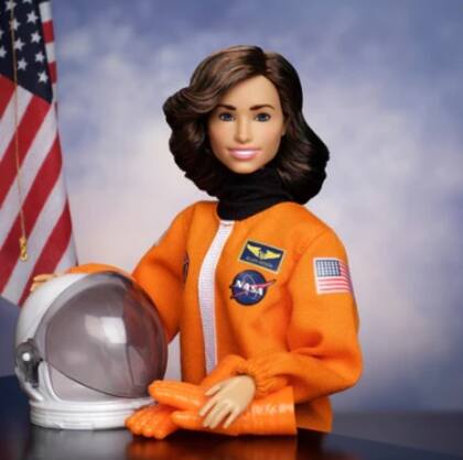 La muñeca de Mattel de Elle Ochoa cuenta con detalles únicos en su vestimenta (EllenOchoa/Mattel)