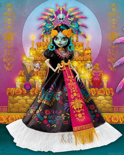 La muñeca de Skelita Calaveras cuenta con detalles de flores de cempasúchil y del dios Quetzalcóatl (Facebook/Monster High)