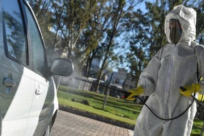 La municipalidad de Bahía Blanca instaló puestos de sanitización en dos parques para la limpieza y desinfección de taxis y remises en forma gratuita